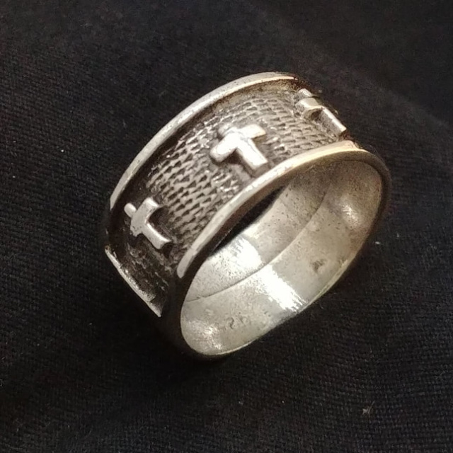 Simple Silver Crosses Ring